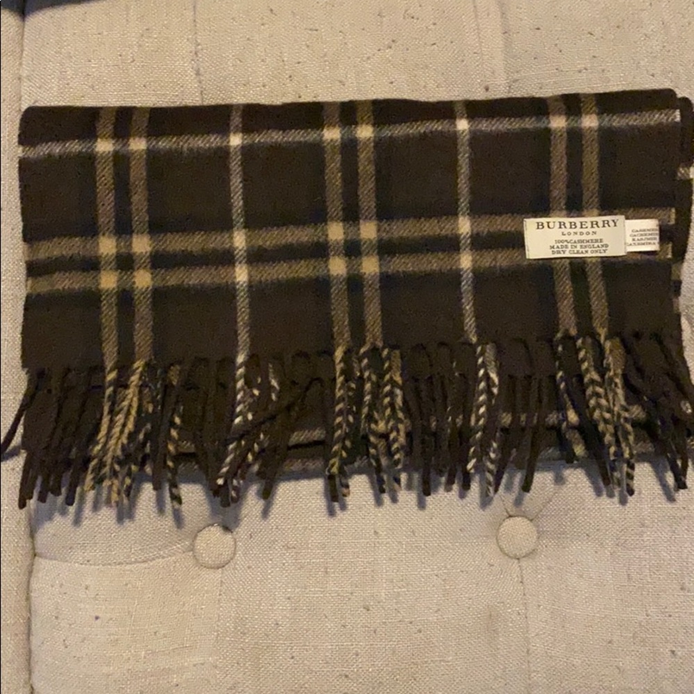 Burberry cashmere scarf in brown check pattern